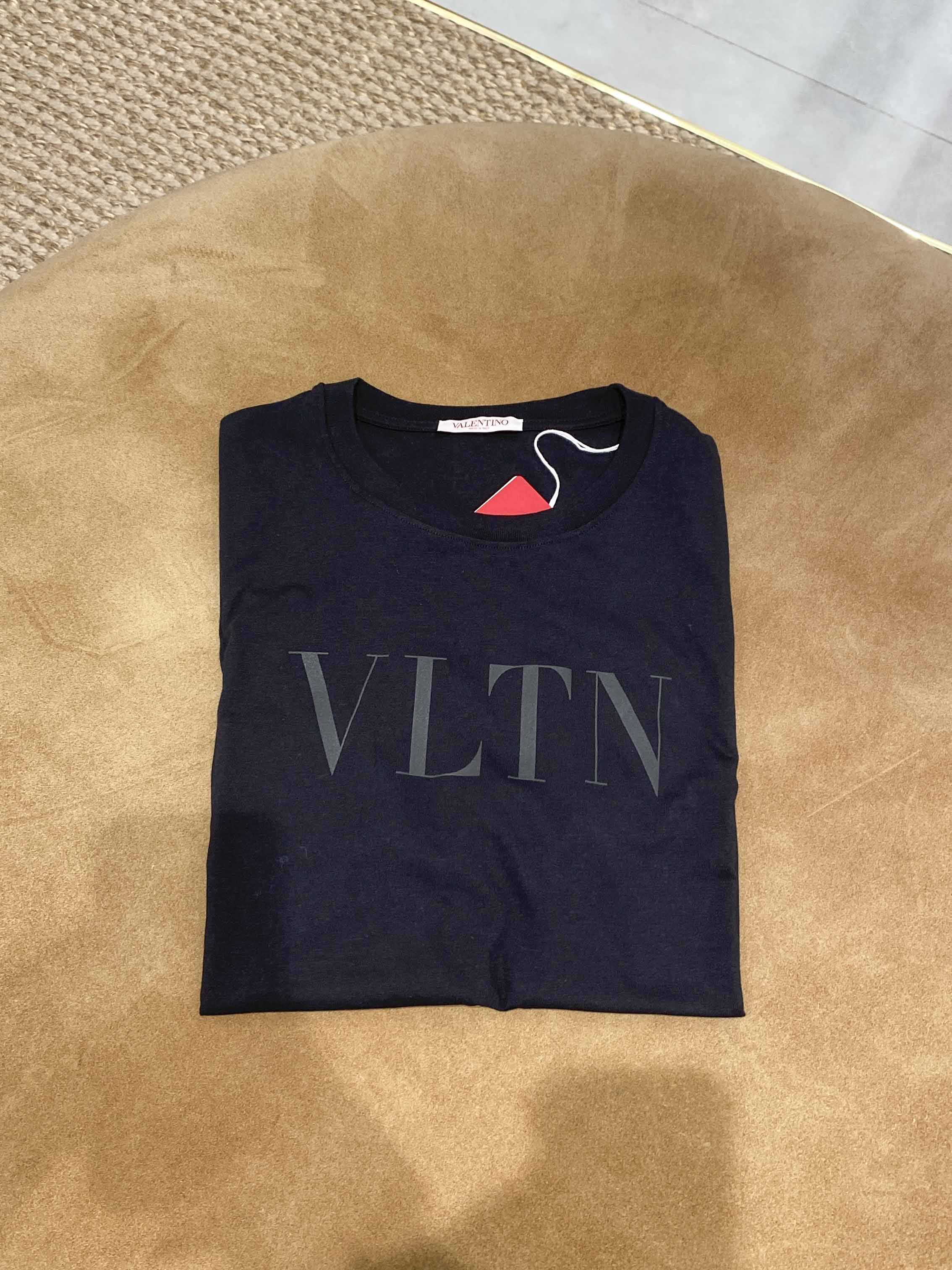 발렌티노 남성 VLTN 프린트 라운드넥 티셔츠 (1V5MG10V6YH)